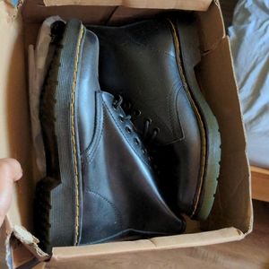 Doc marten classic boots
